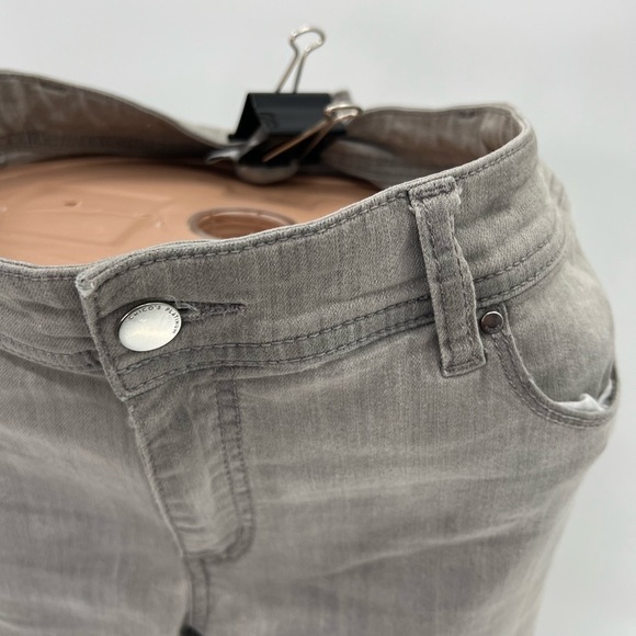 Chico's Platinum Denim Jeans 15 Short - Picture 5 of 11